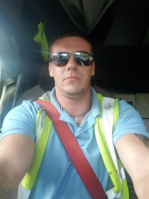  ,   Viktor, 37 ,     , c 