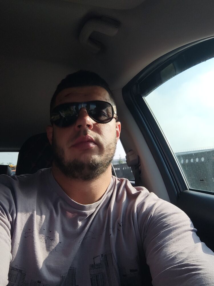  35310870  Taras, 38 ,    