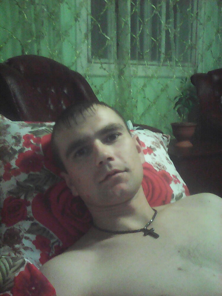  8661990  Sergij, 33 ,    