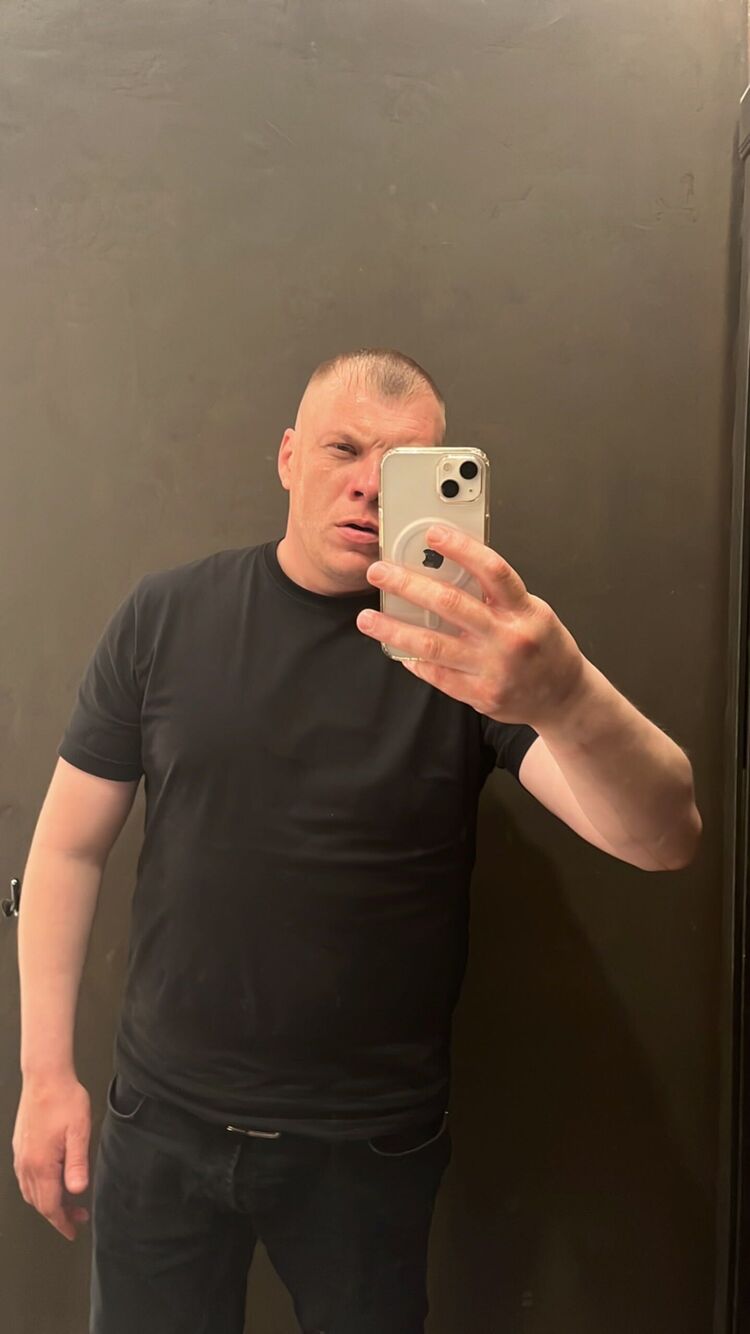  33953190  Ivan, 38 ,    