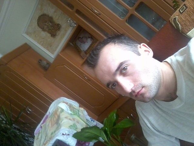  19016060  Ivan, 41 ,    