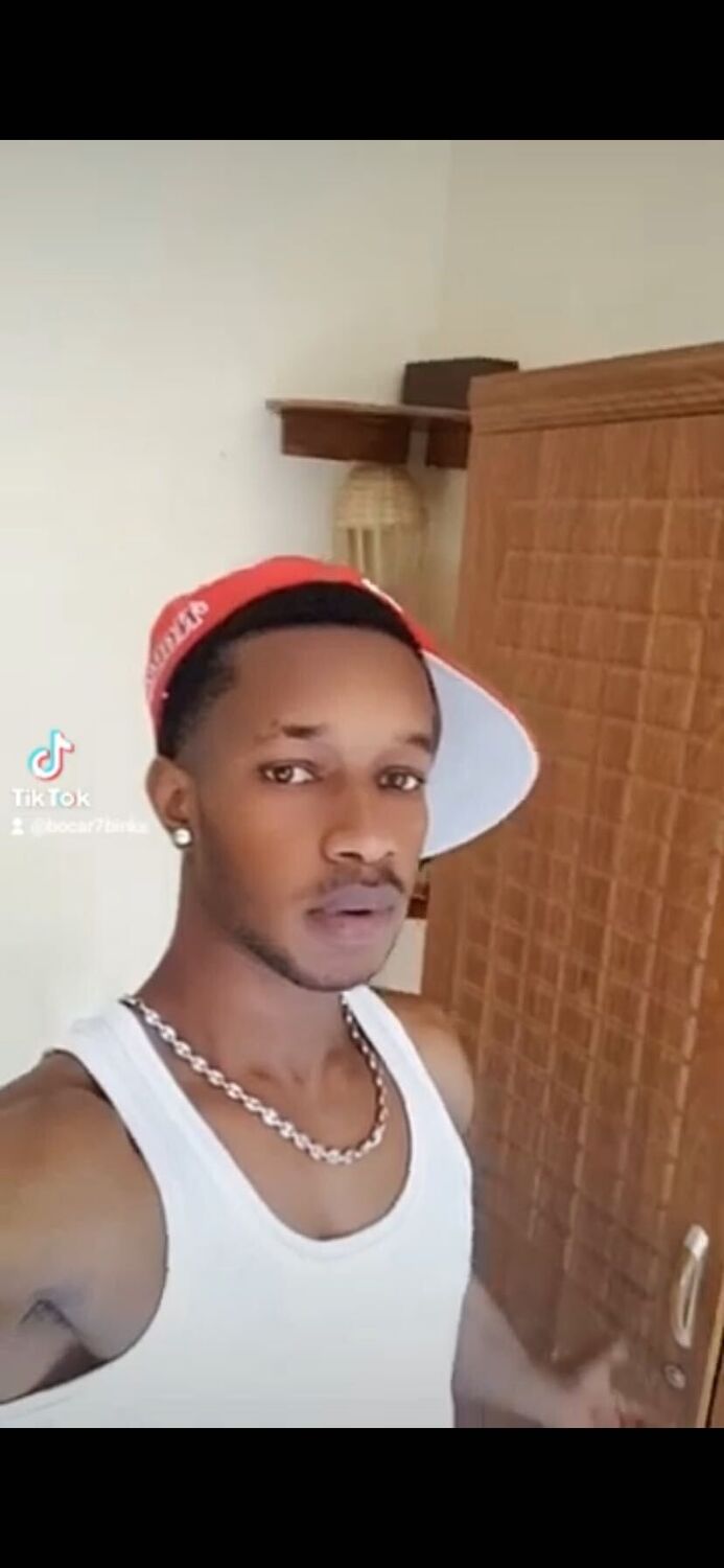  53981500  Bouba, 27 ,    