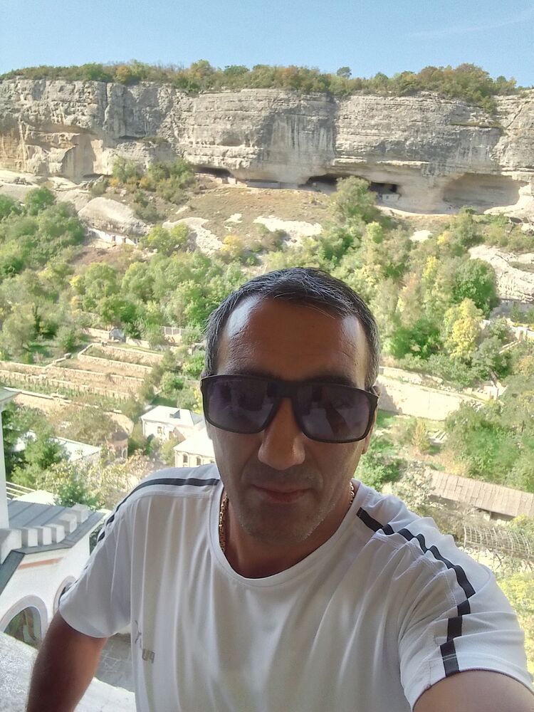  48516930  Gagik, 45 ,    
