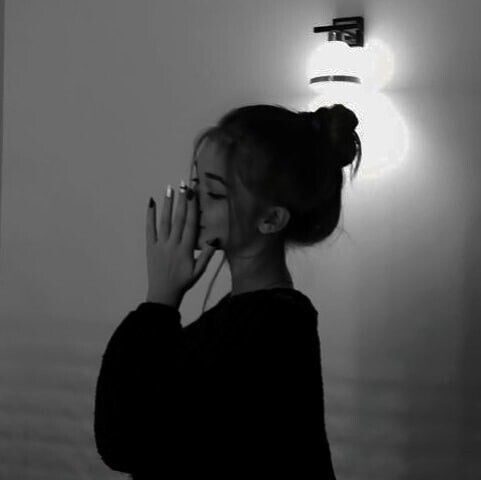  49892970  Karolina, 24 ,    