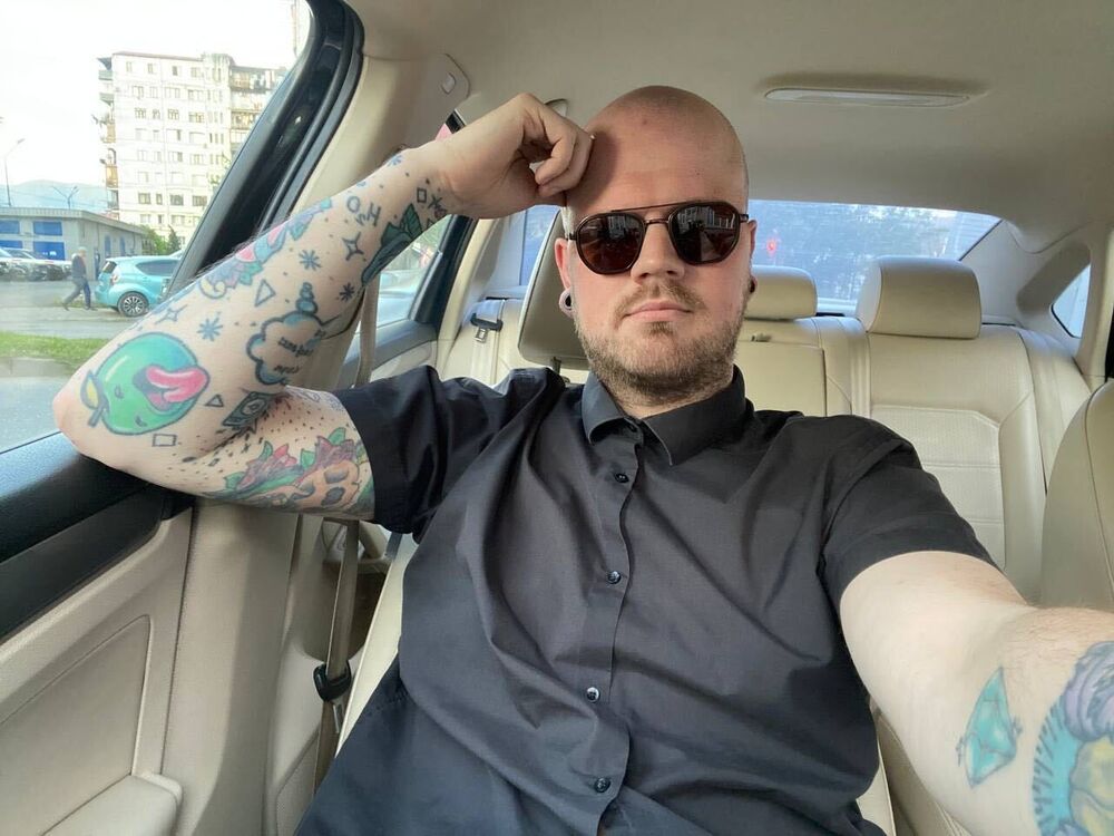  ,   Denis, 32 ,   