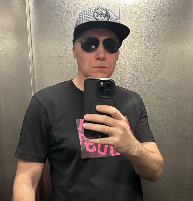  44589090  Eugenii, 46 ,    