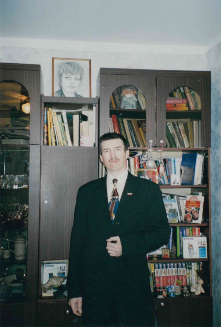  45104680  Albert, 49 ,    