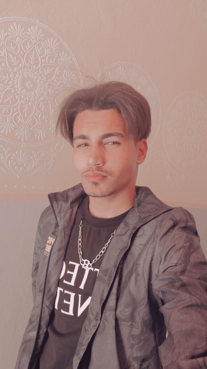  36741000  Walid ma, 24 ,    Algiers
