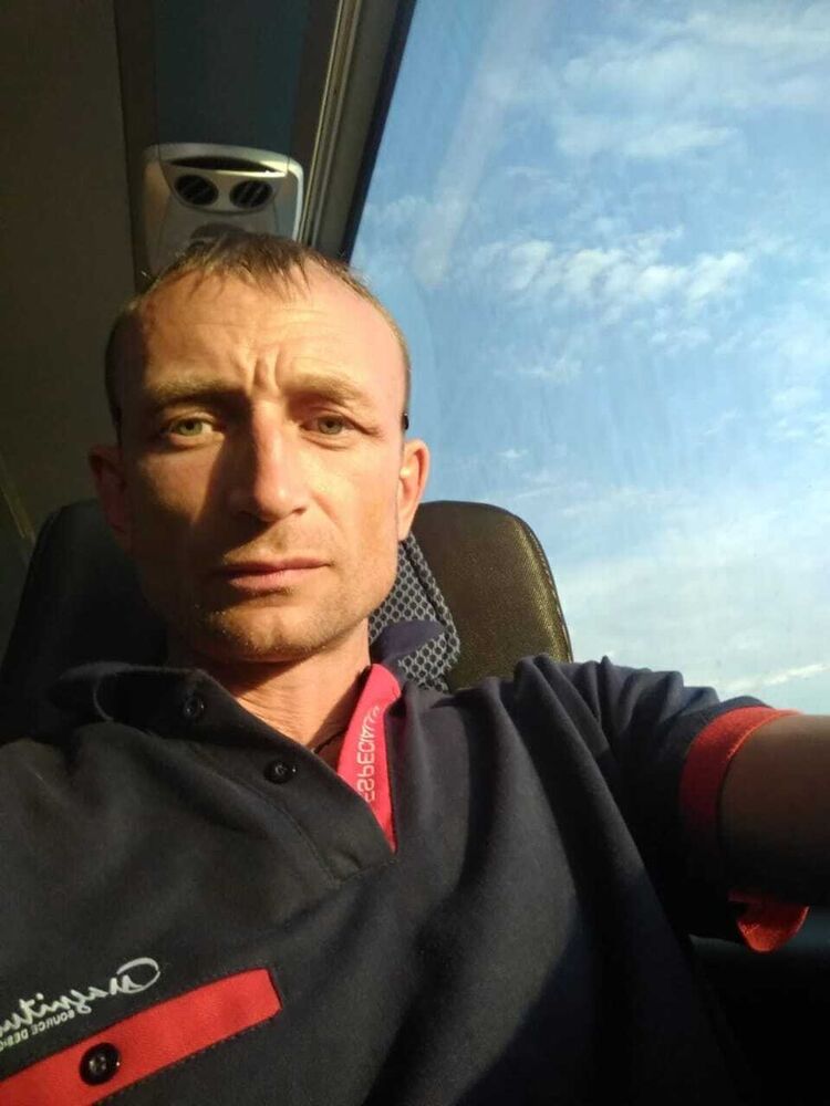  42461320  Ilya, 46 ,    