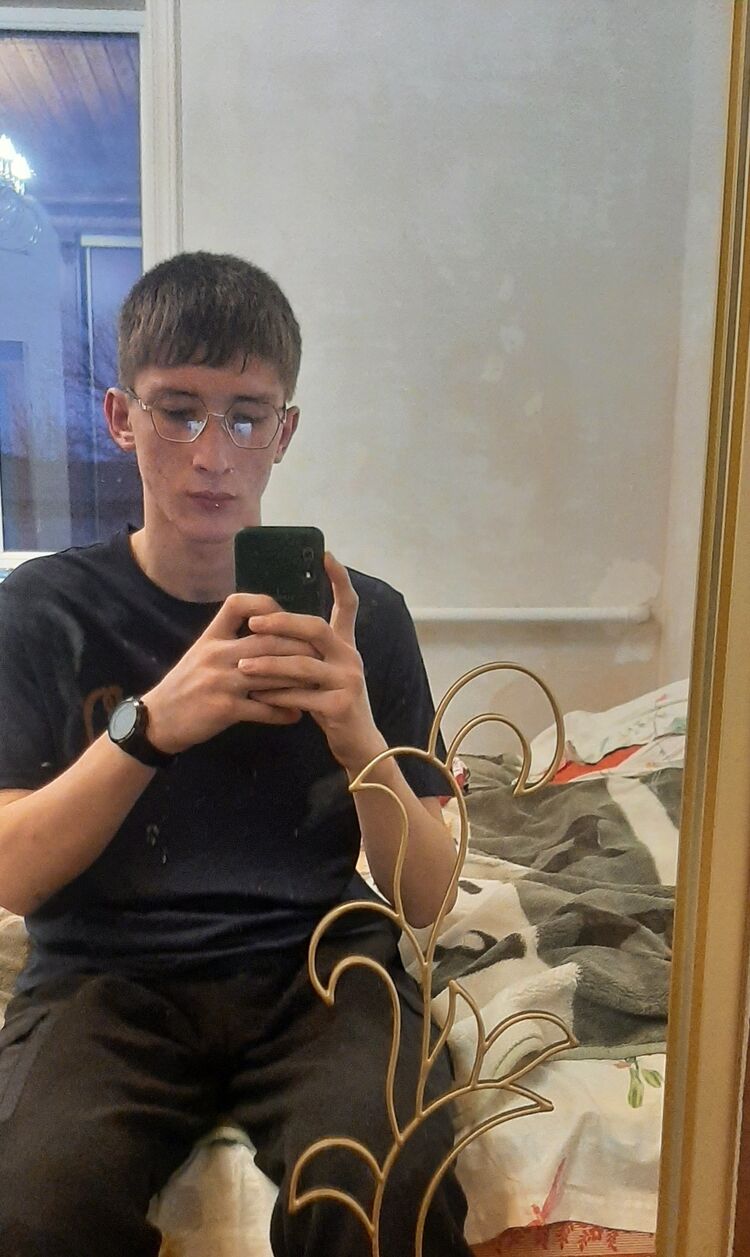  43145710  Adam, 20 ,    