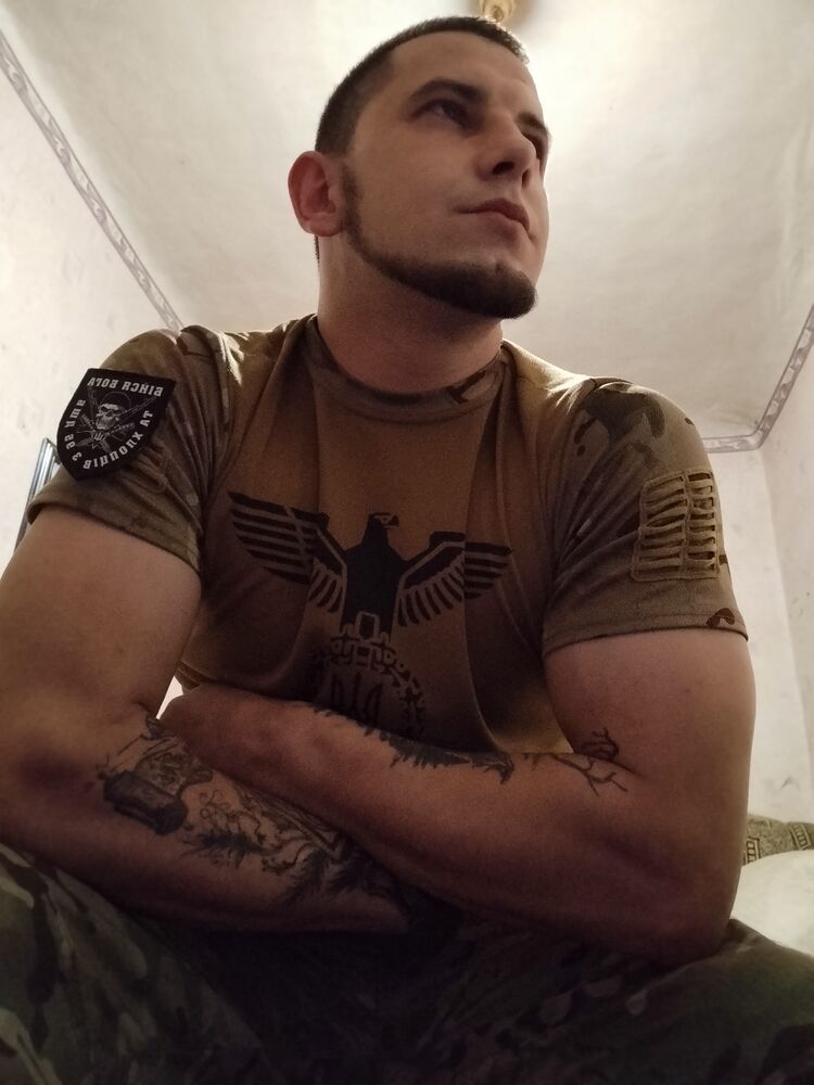  44491530  Viktor, 27 ,    