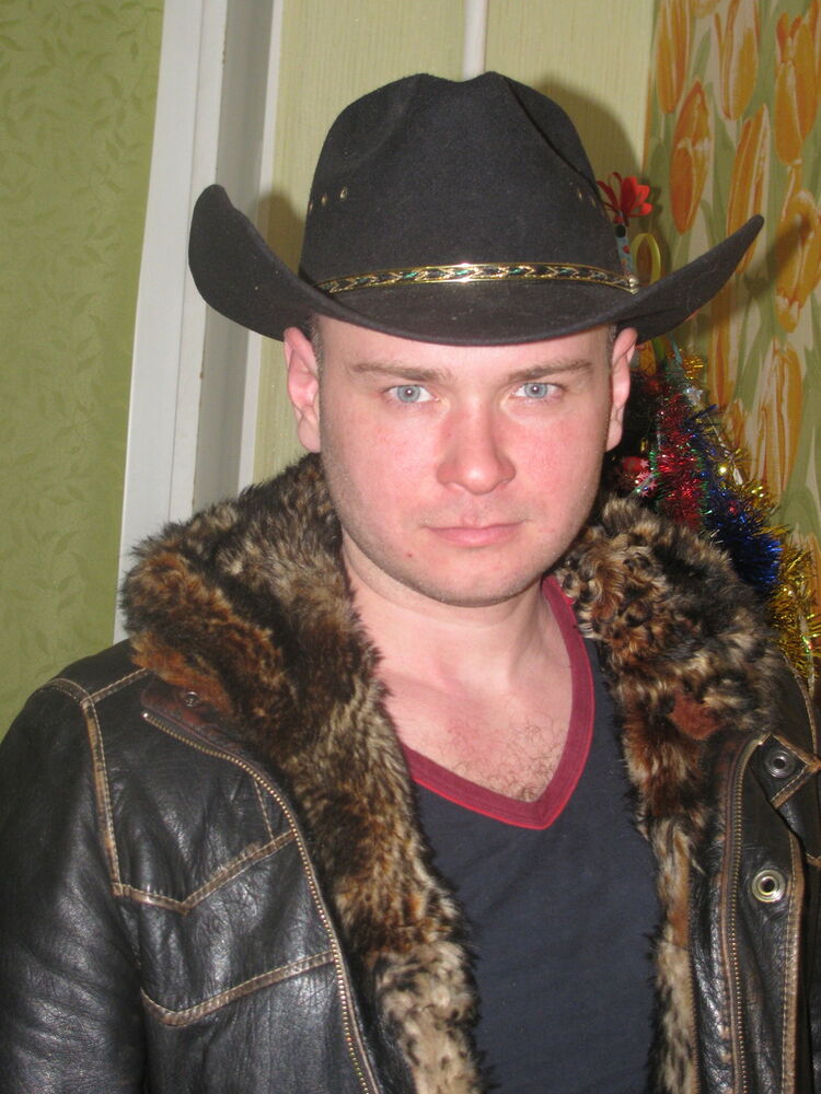  9100990  Petr, 43 ,    