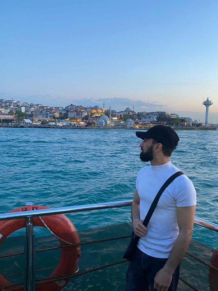  45447240  Sadiq, 27 ,    