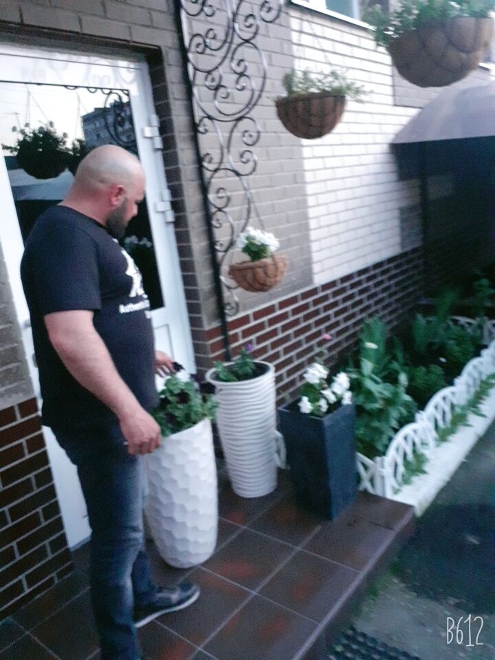  54381890  Ilyas, 35 ,    