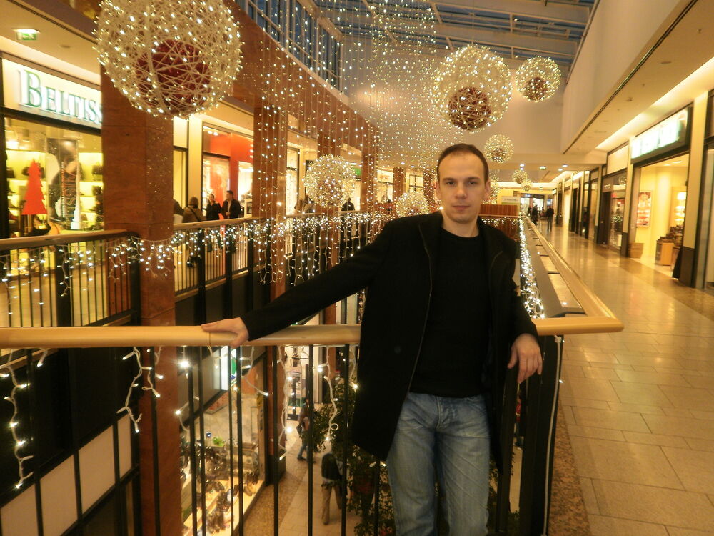  39421390  Igor, 48 ,    