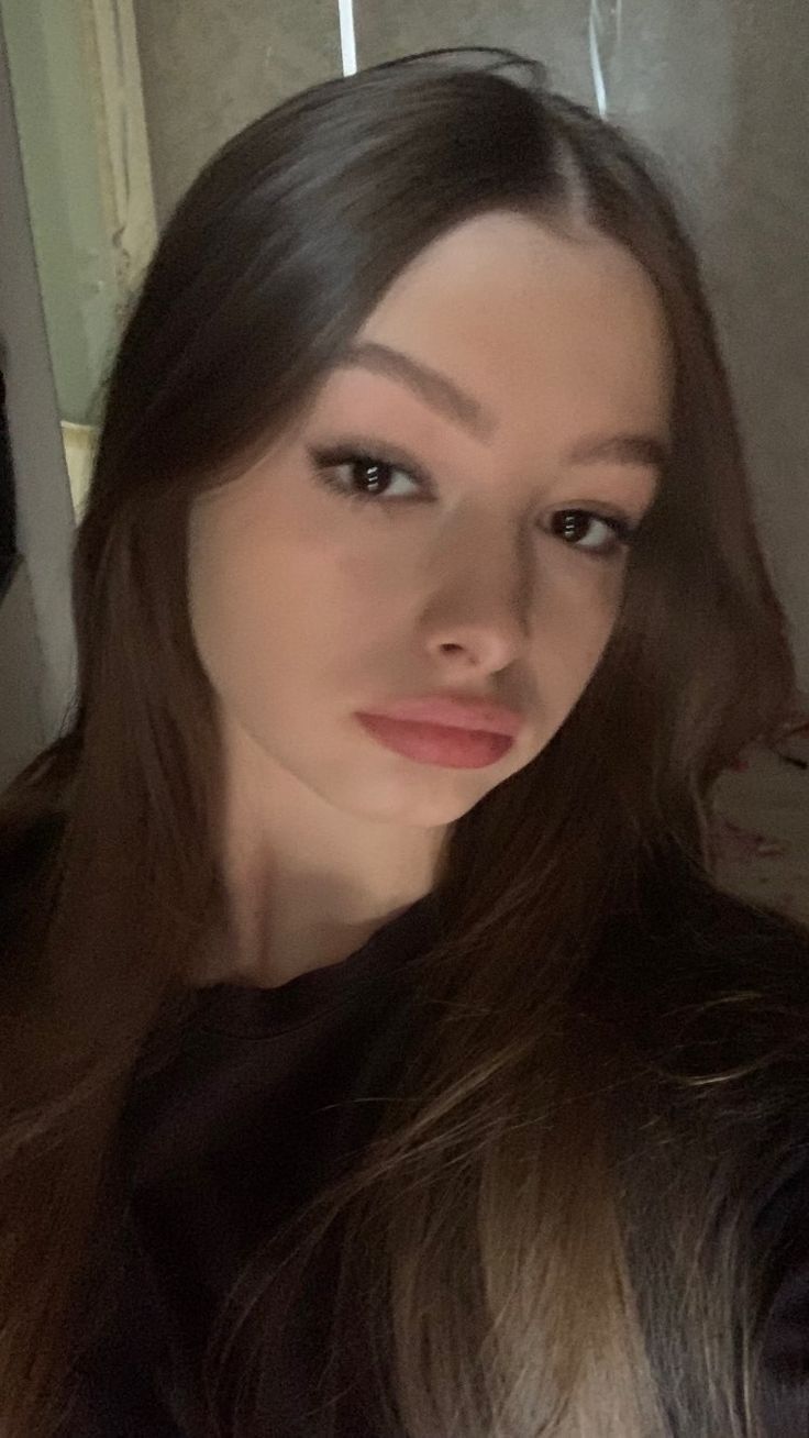  39951810  Valeria, 24 ,    