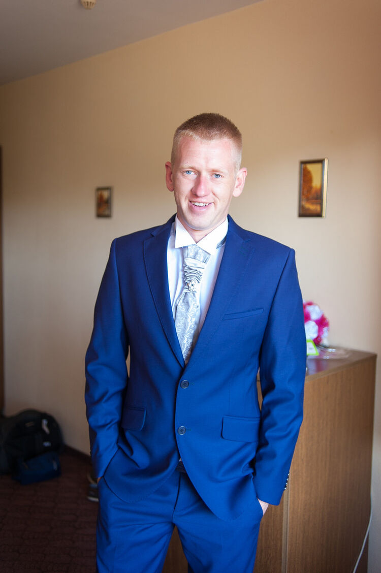  ,   Viktor, 37 ,   