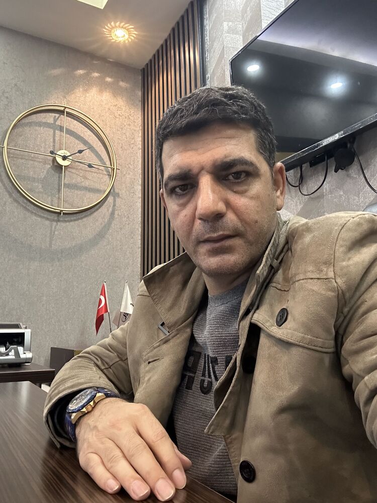  42088610  Mehmet, 37 ,    