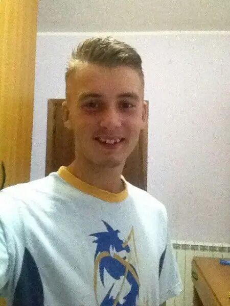  38348810  Artiom, 26 ,    