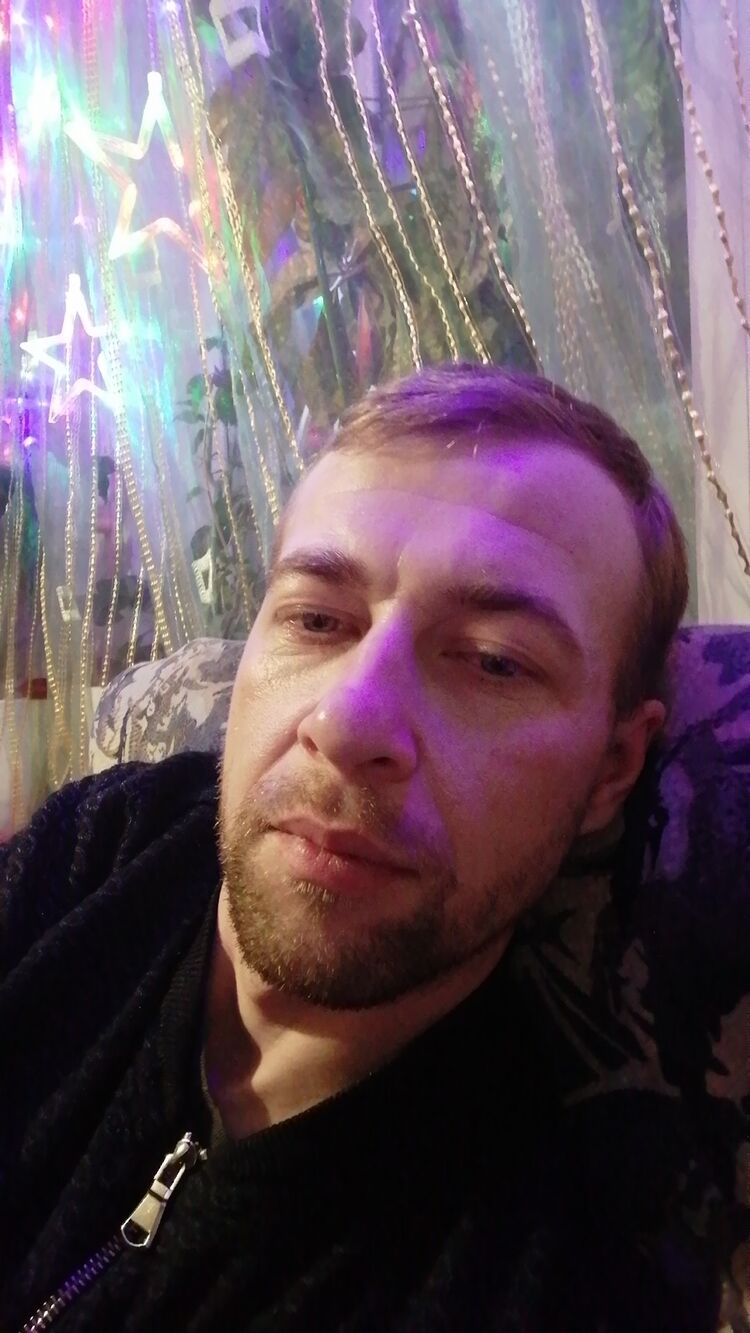  23442040  Alex, 39 ,    