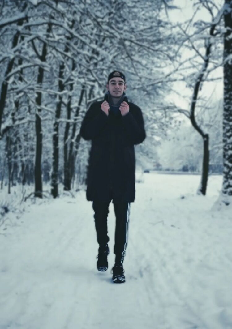  ,   Anton, 21 ,   ,   , c , 