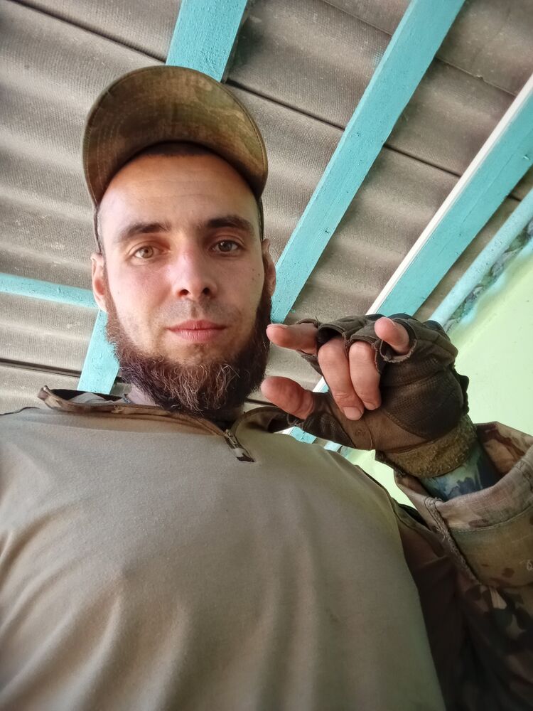  43375850  Ivan, 36 ,    