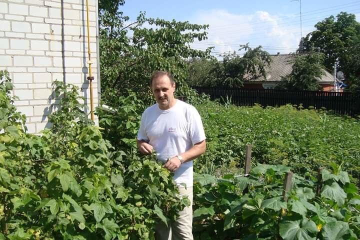  18823810  Yevgeniy, 59 ,    