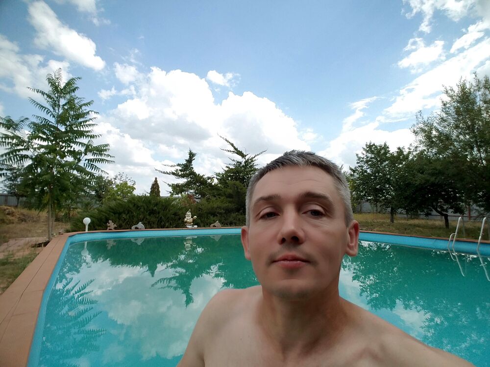  48401620  Nikolai, 46 ,    