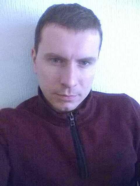  27020270  Serj, 39 ,    