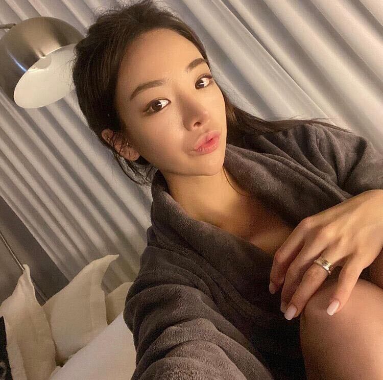  ,   Mia, 33 ,     , c 