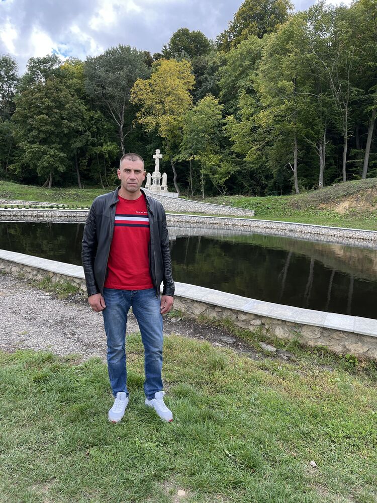  35831730  Anatolii, 39 ,    Ahaus