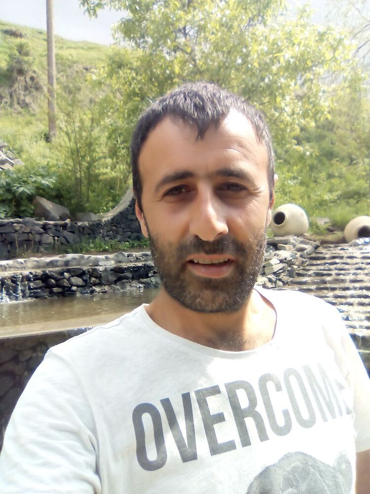  26542220  Akob, 41 ,    