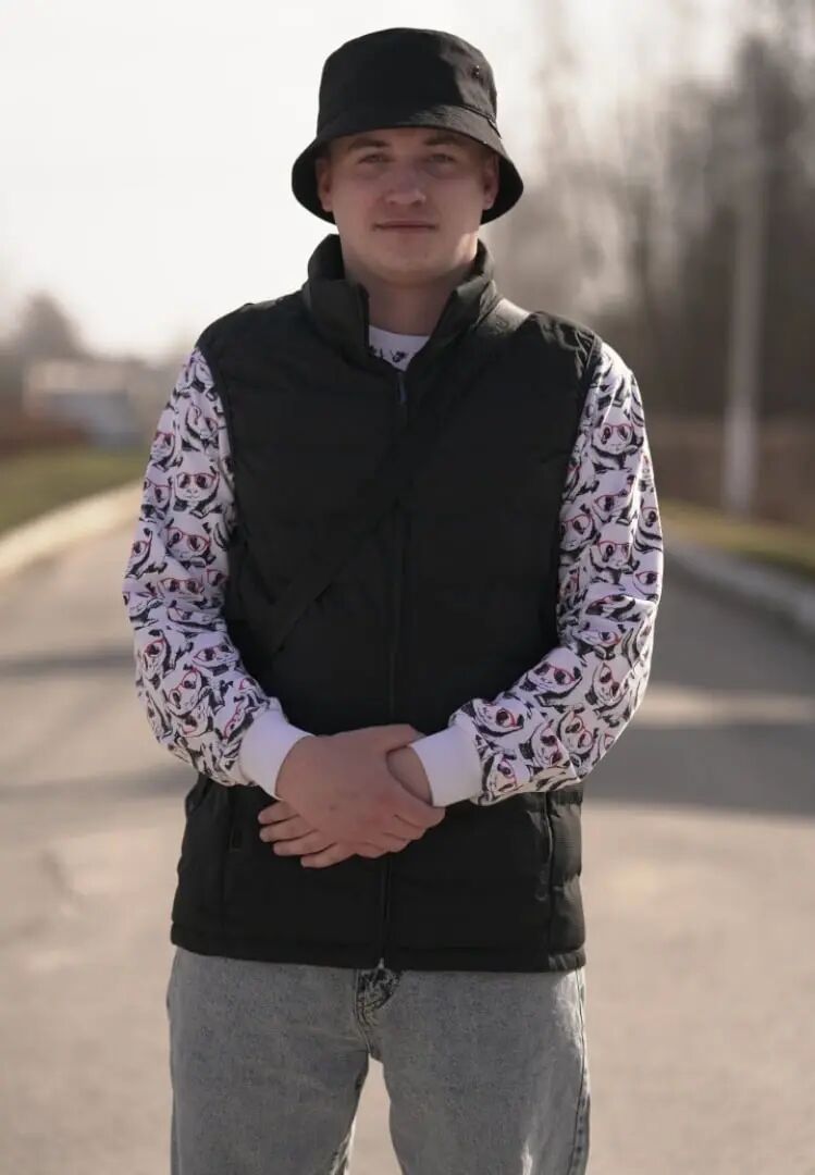  37802950  Andrey, 26 ,    