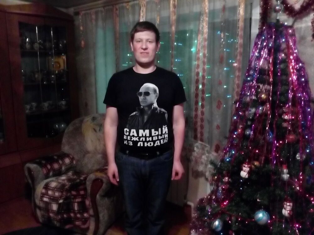  ,   Oleg, 32 ,   