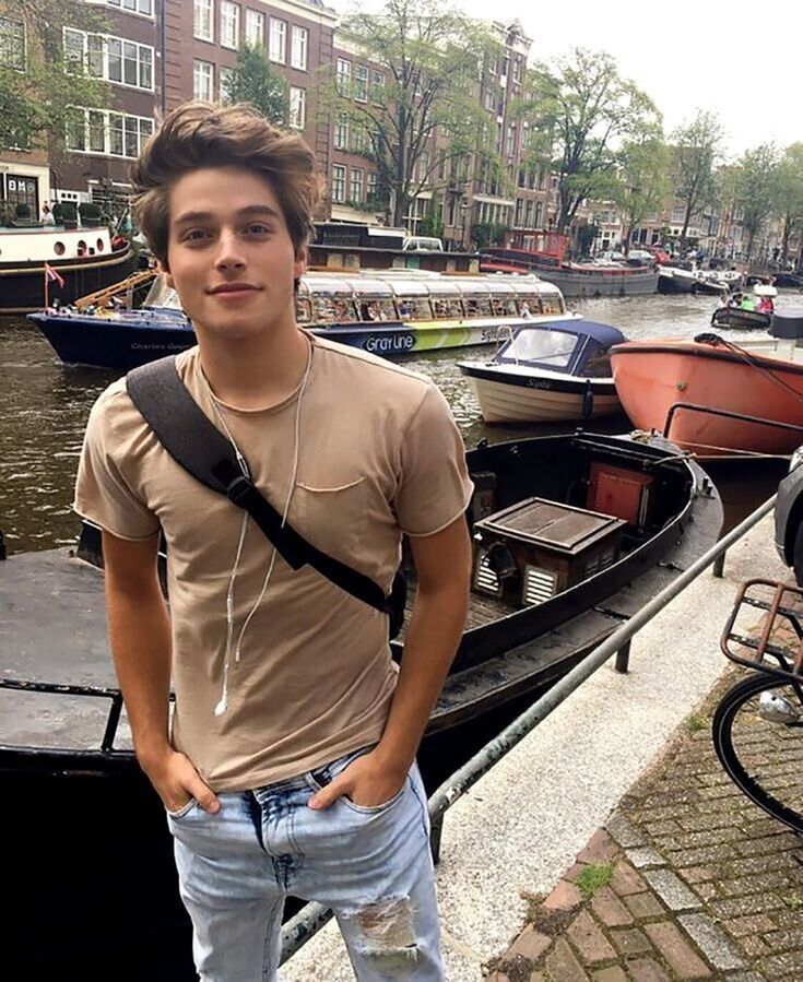  51960460  Fread, 22 ,    Port Washington