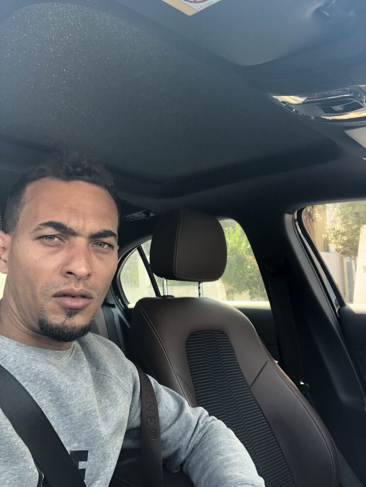  36221220  Hichem, 39 ,    Tunis