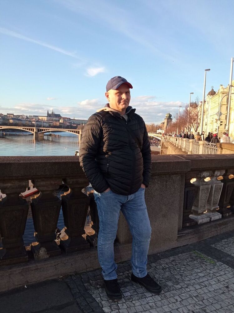  41888650  Pavel, 44 ,    Benov