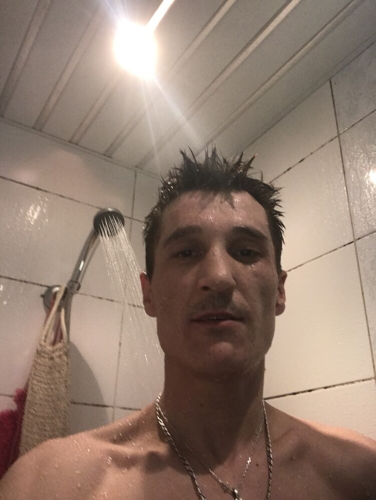  8834680  Aleksandr, 40 ,     