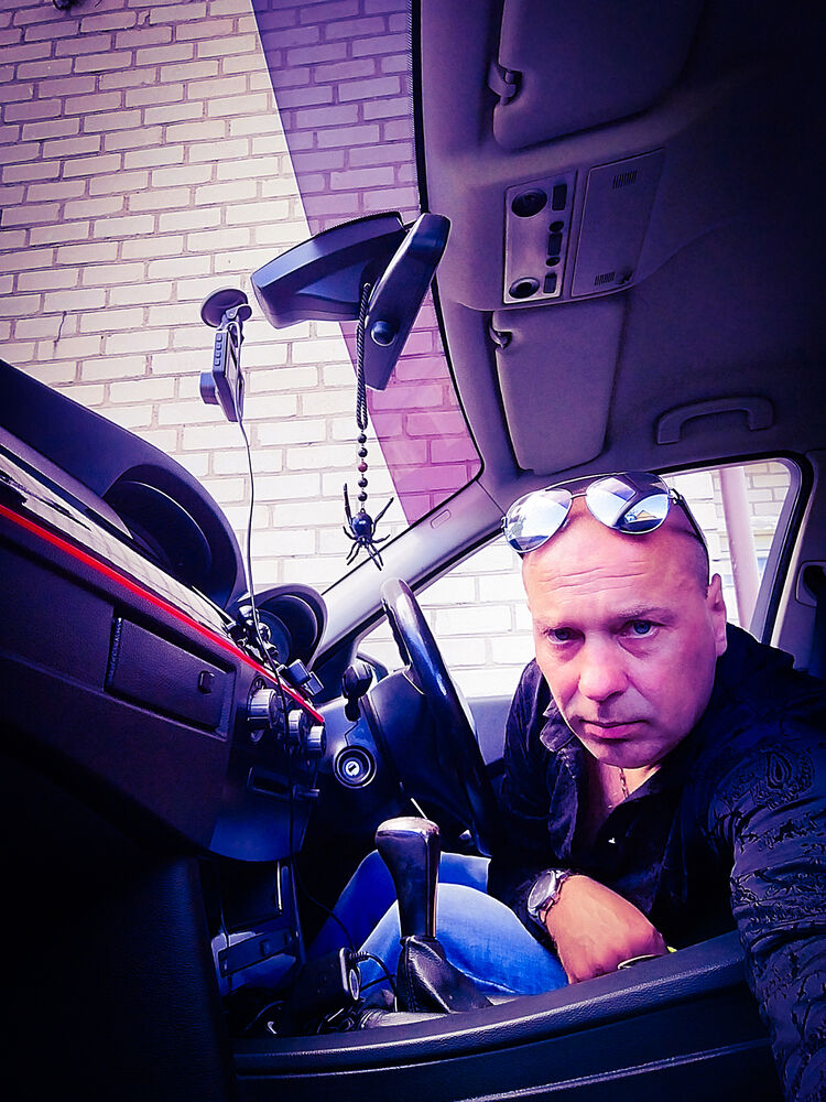  53166860  Piotr, 45 ,    