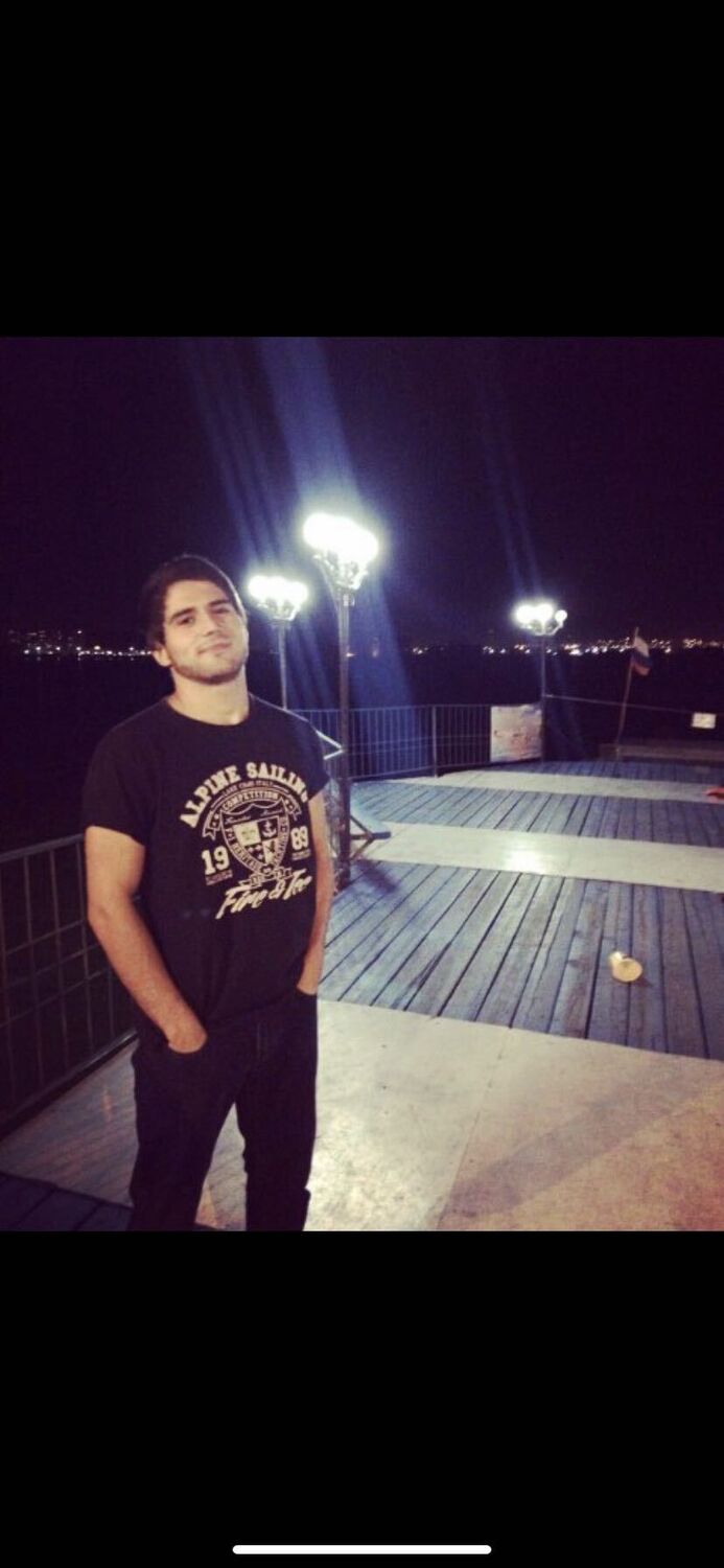  ,   Artur, 32 ,   ,   