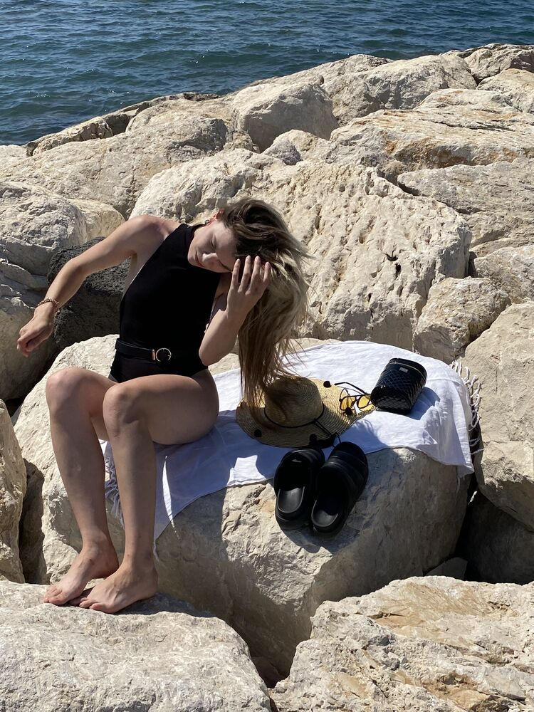  Giugliano in Campania,   Valentina, 24 ,   ,   