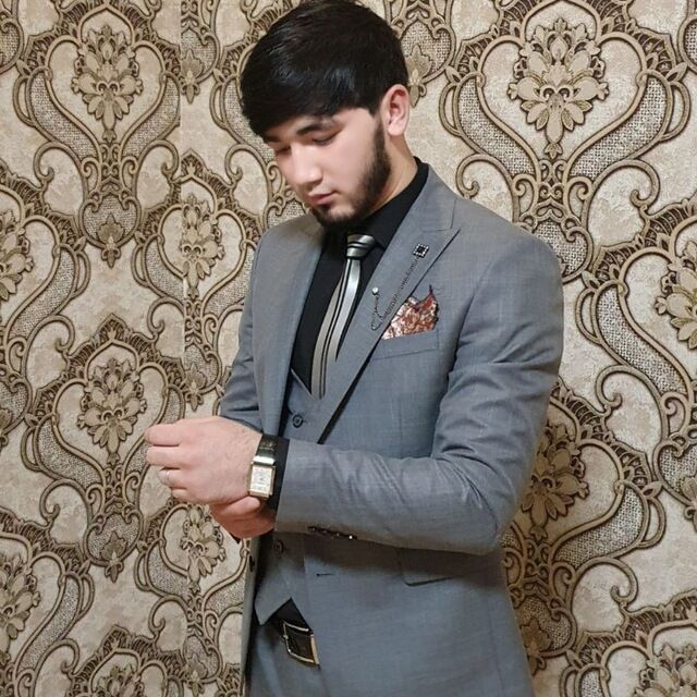  31423930  Artur, 37 ,    