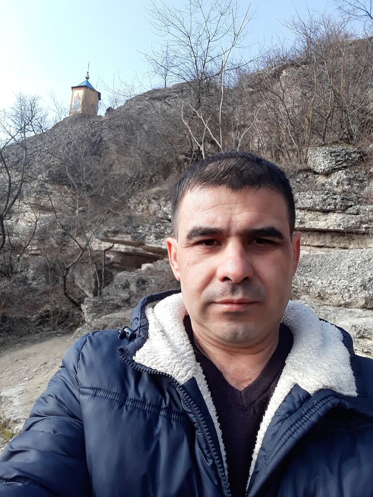  19459350  Igor, 43 ,    