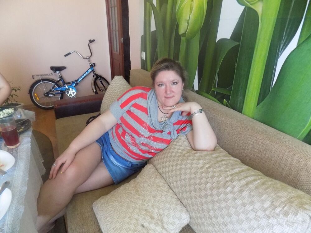  49325020  Elena, 45 ,    