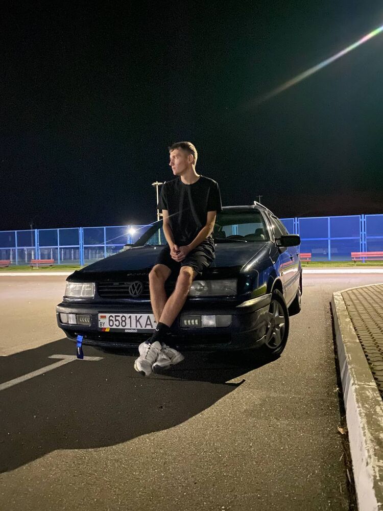 46624280  Vladislav, 21 ,    
