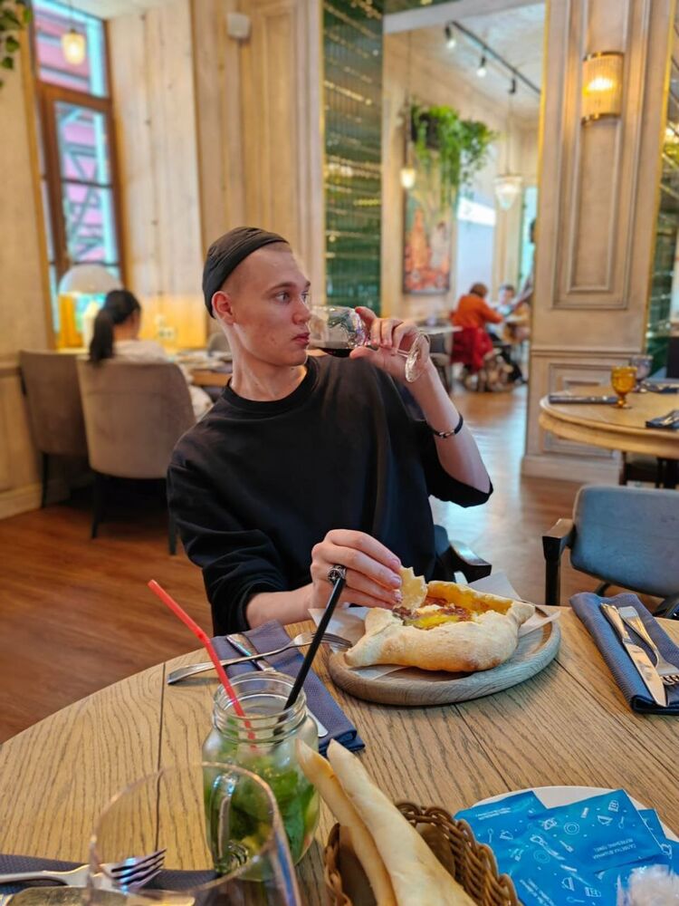  38689360  Dmitry, 23 ,    -