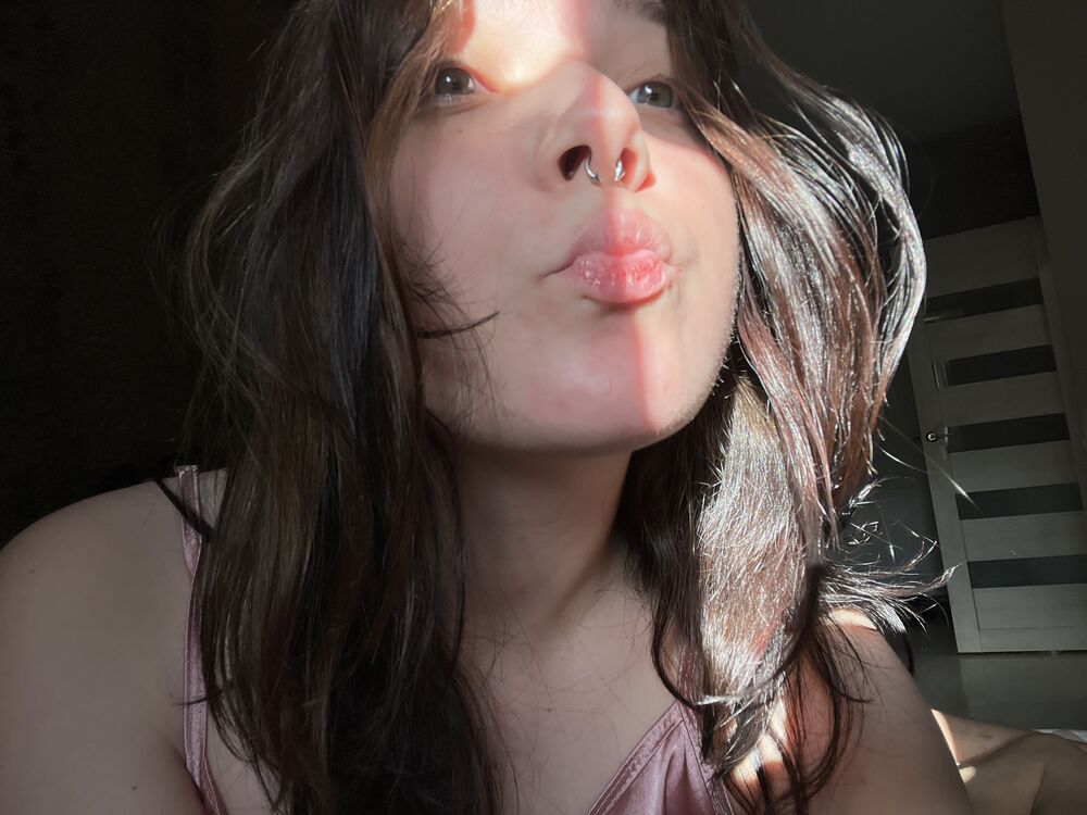  53385020  Mika, 21 ,    --