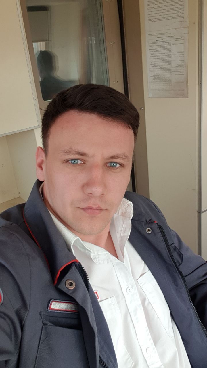  34824730  Konstantin, 28 ,    
