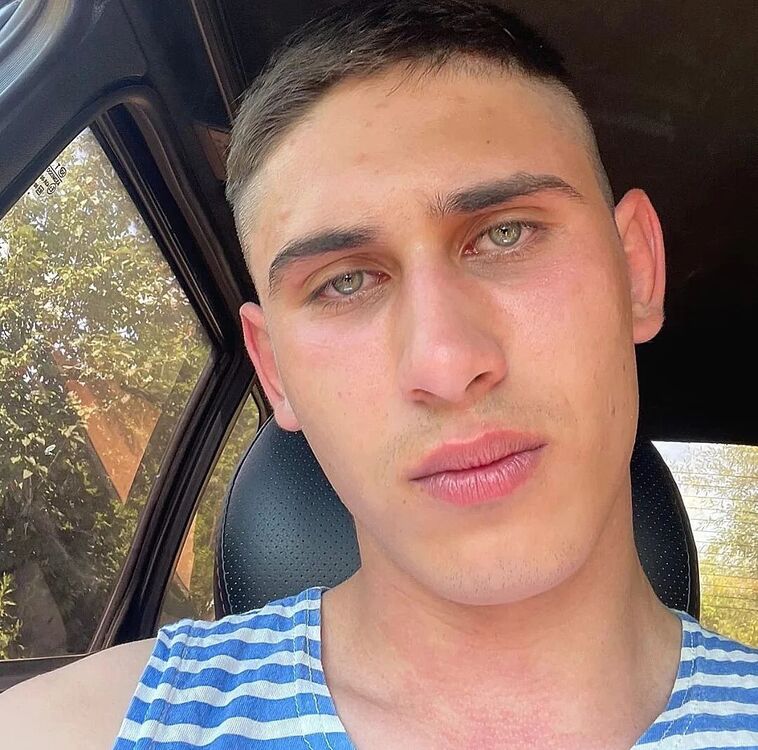  31511840  Radik, 22 ,    