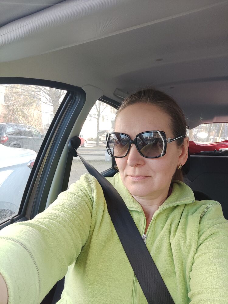  52042440  Anna, 49 ,    